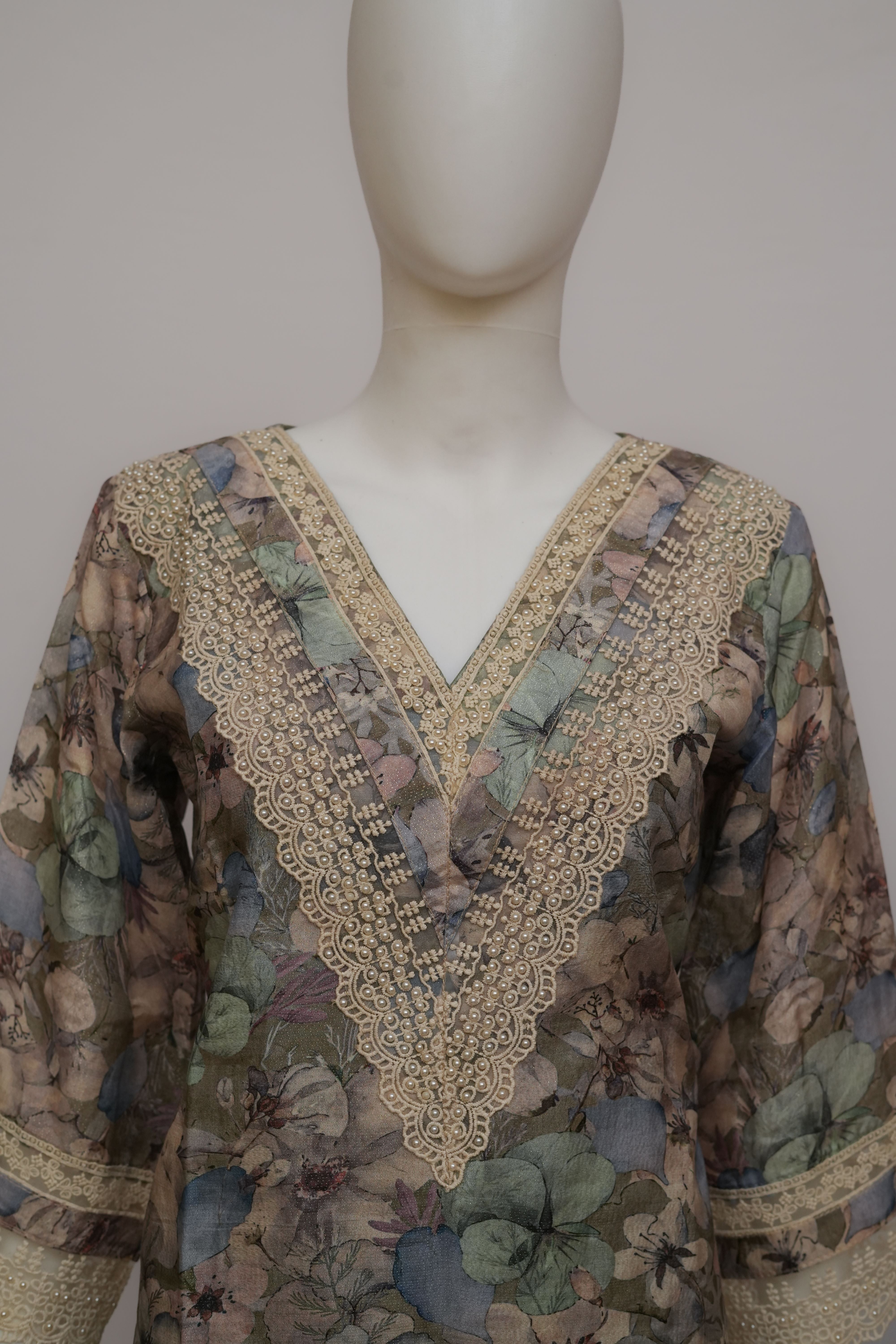 Sahmira Elegant Floral Lace Detailing Luxury Dress